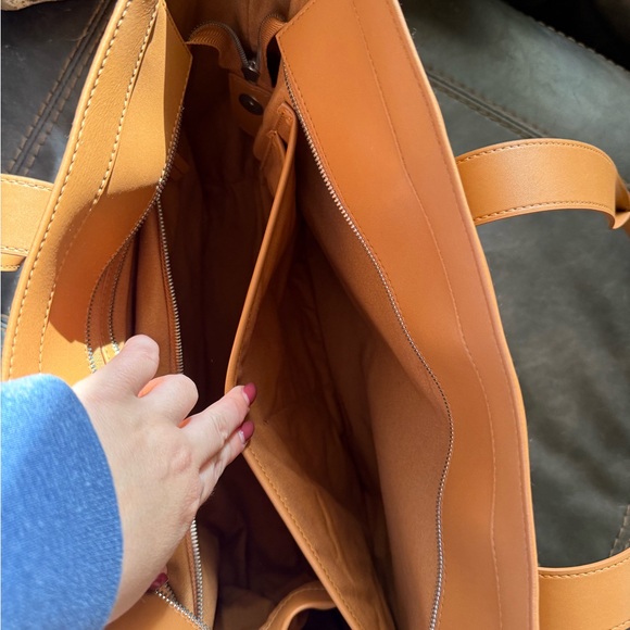 Elegant Tan Tote Bag - Picture 10 of 11
